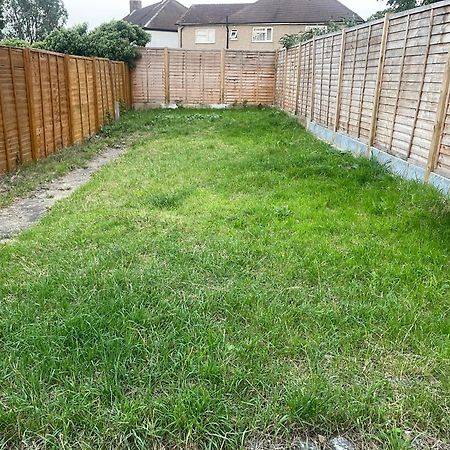 Cosy Private Flat In London, Free Parking On Premise Apartment Carshalton Bagian luar foto