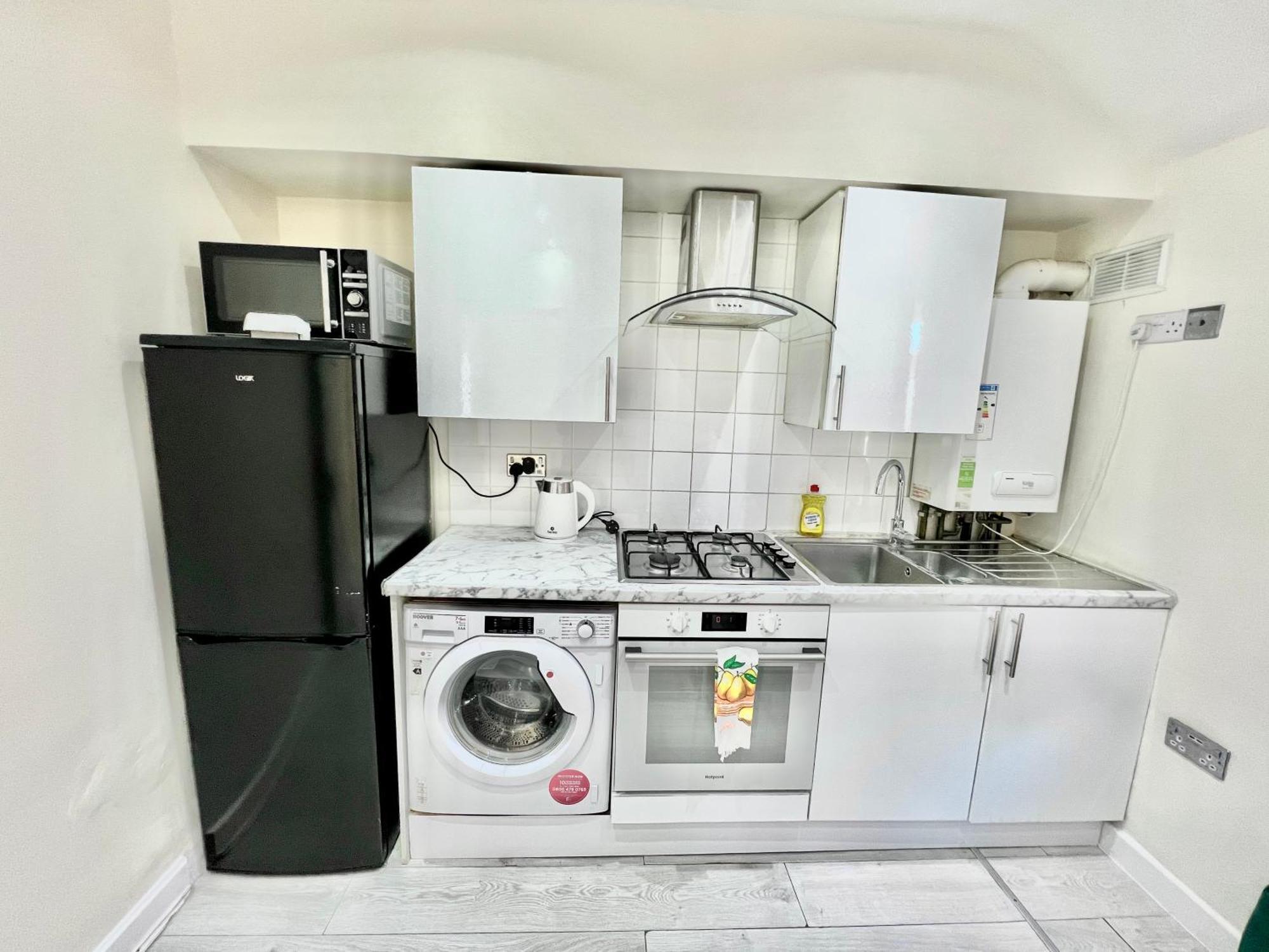 Cosy Private Flat In London, Free Parking On Premise Apartment Carshalton Bagian luar foto