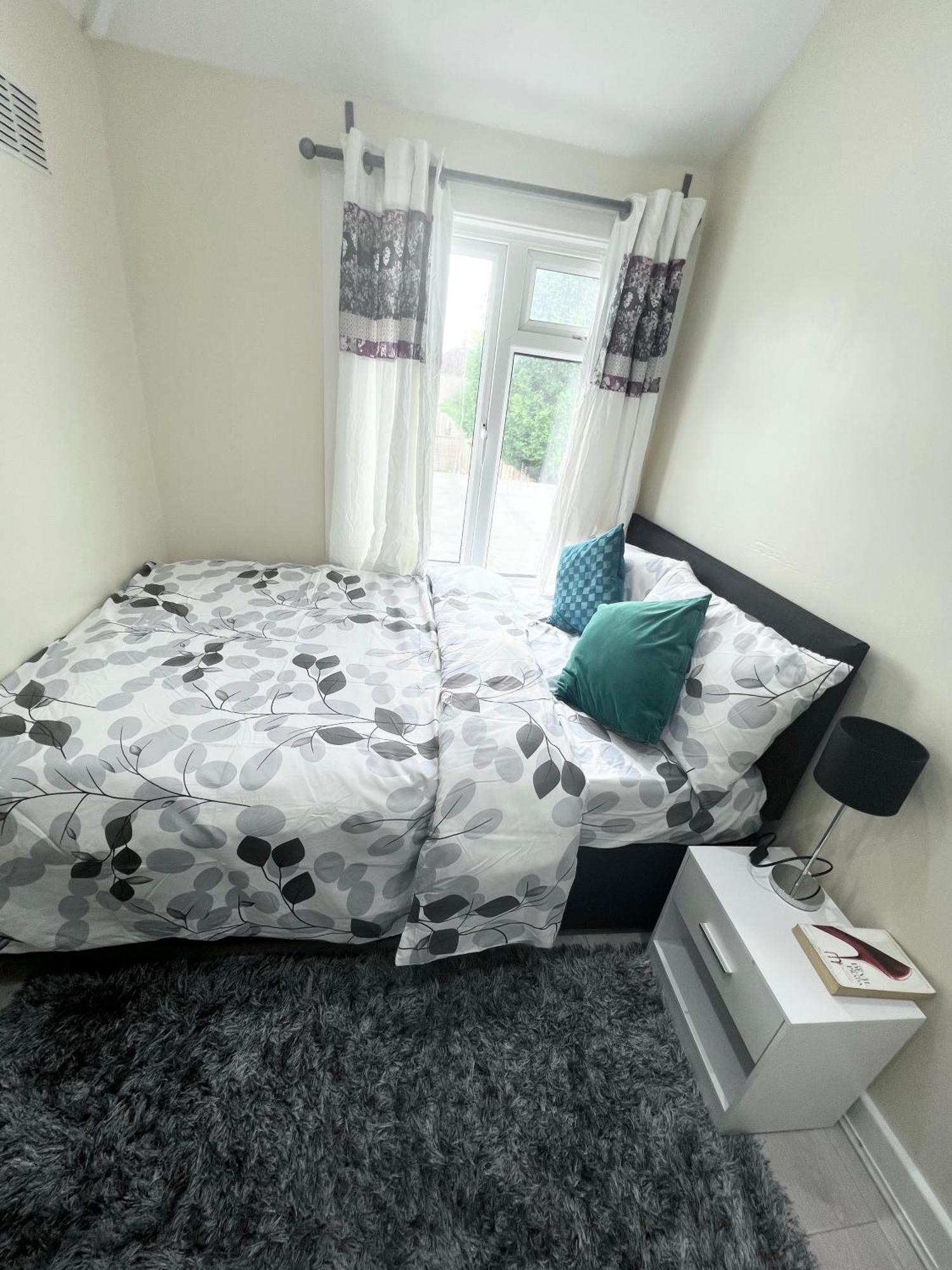 Cosy Private Flat In London, Free Parking On Premise Apartment Carshalton Bagian luar foto