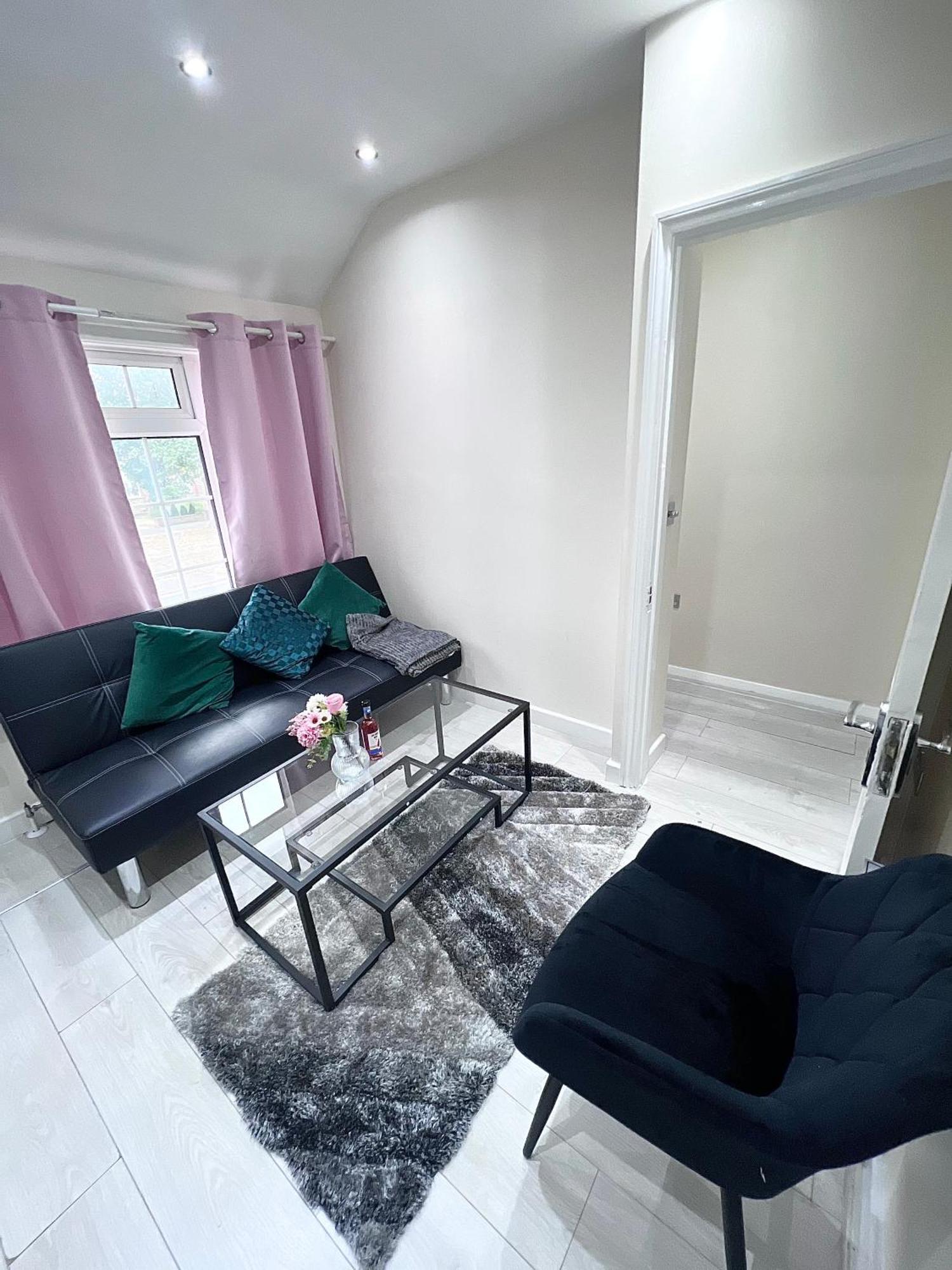Cosy Private Flat In London, Free Parking On Premise Apartment Carshalton Bagian luar foto